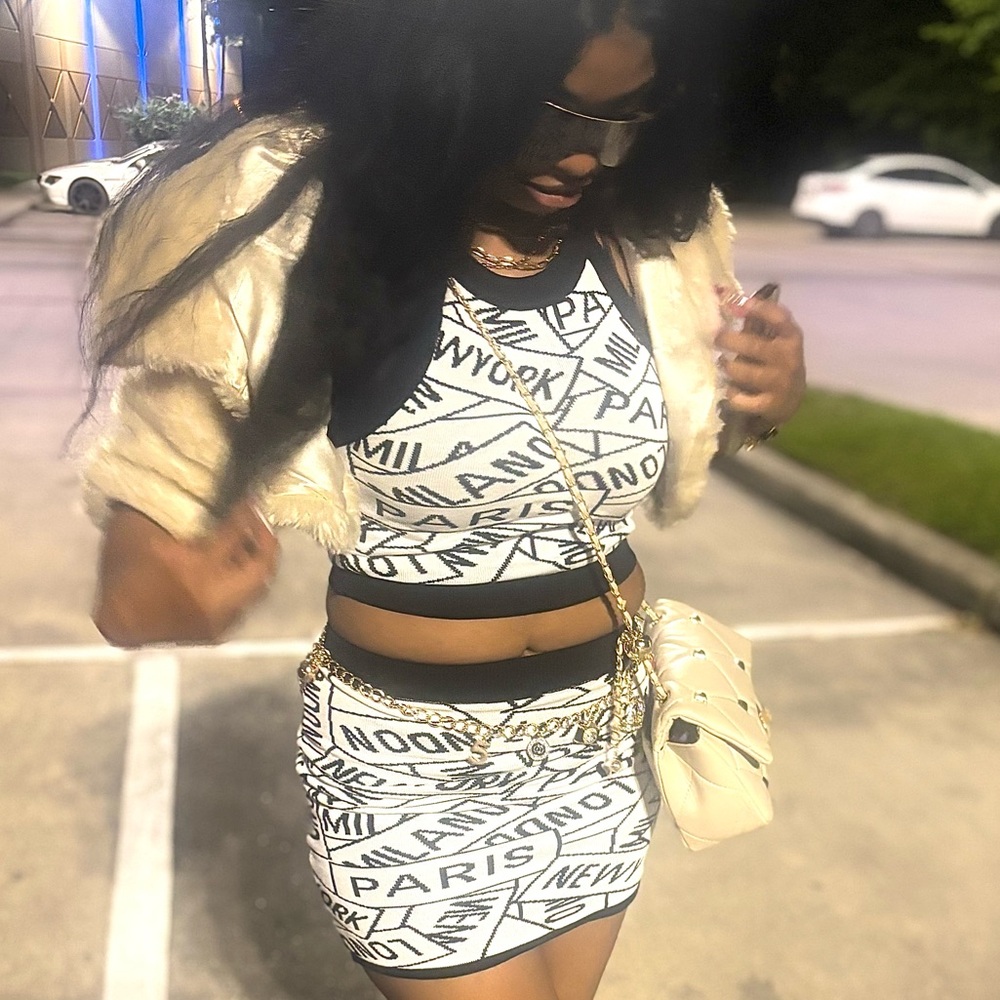 Women's White Graphic Mini Skirt And Crop Top Matching Set - Fashion Brand - Picture 2 of 8